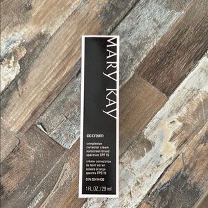 Mary Kay CC Cream - Very Light